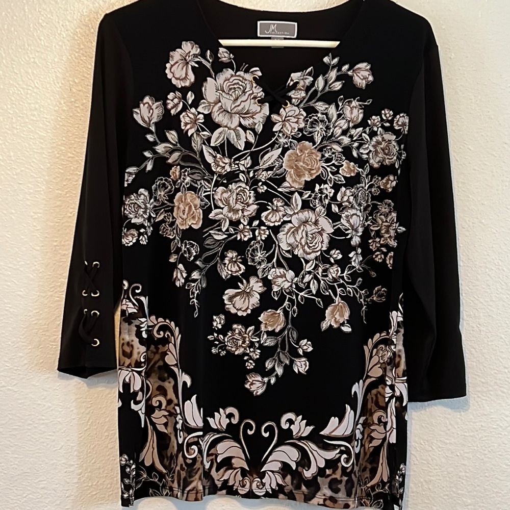 Women's crew neck, floral print, 3/4 sleeve blouse